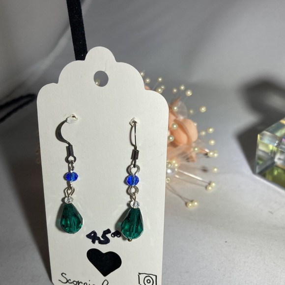Green, clear ( Swarovski) and blue crystal earrings - Picture 3 of 8